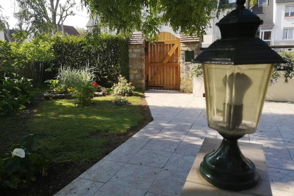 Maison Bayeux: Charming Garden Retreat Near City Centre Exterior photo