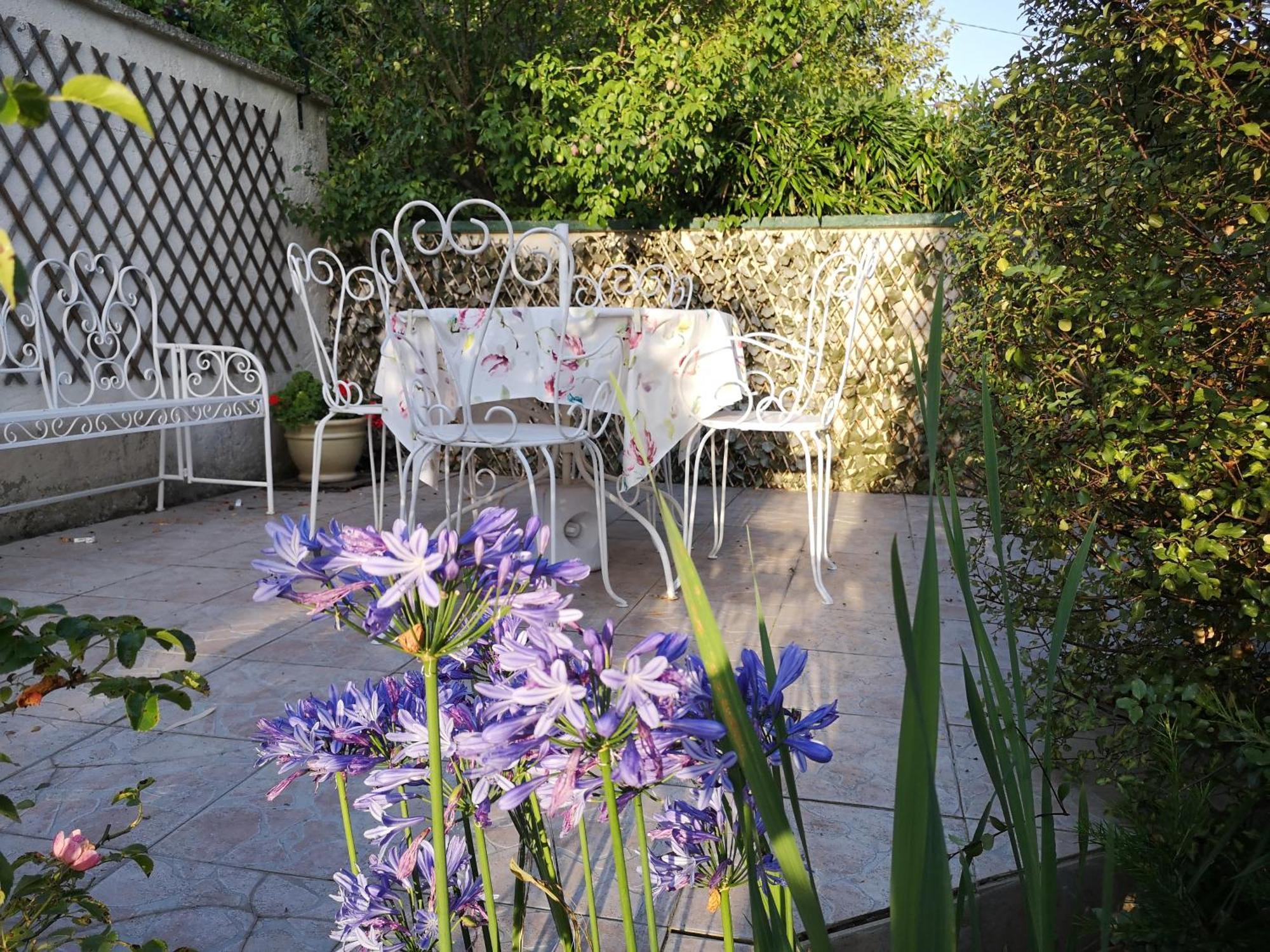 Maison Bayeux: Charming Garden Retreat Near City Centre Exterior photo